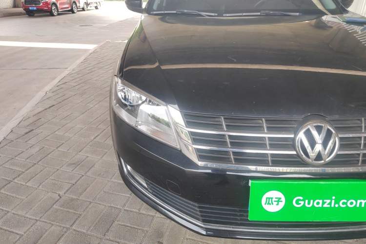 Used Volkswagen Lavida 2013 Restyled Classic 1.6L Manual Comfort Edition Right Front Headlight