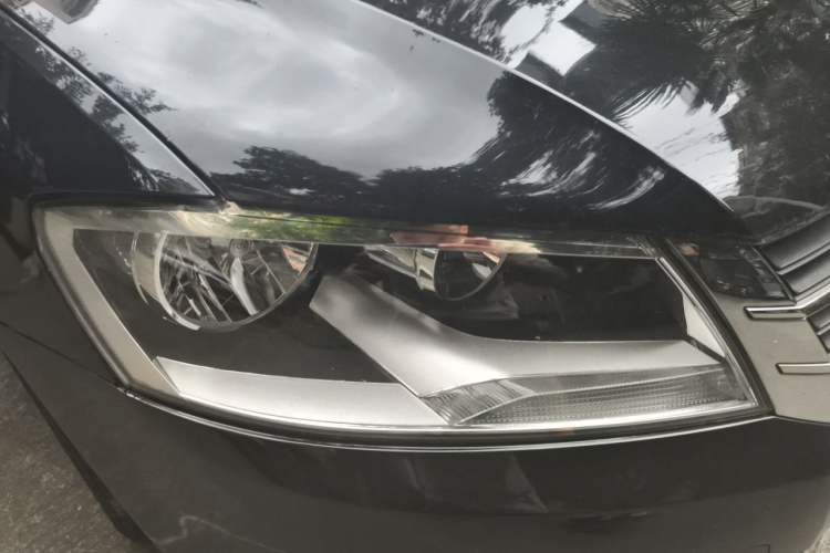 Used Volkswagen Lavida 2013 Restyled Classic 1.6L Manual Comfort Edition Right Front Headlight