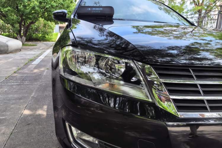 Used Volkswagen Lavida 2013 Revised Classic 1.6L Manual Fashion Edition Right Front Headlight