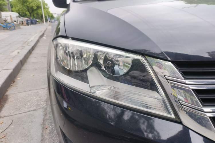 Used Volkswagen Lavida 2013 1.6L Automatic Fashion Edition Right Front Headlight