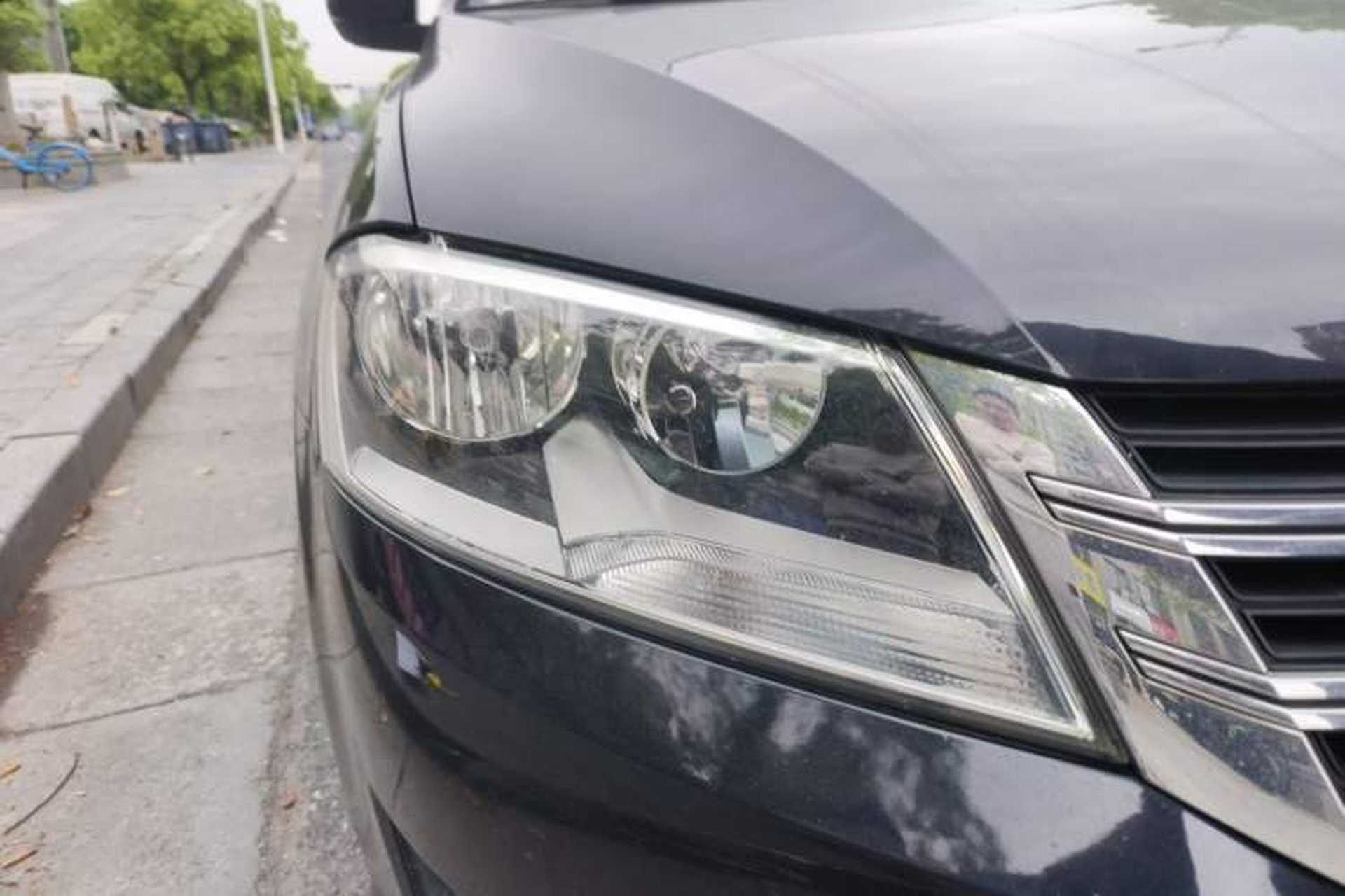 Used Volkswagen Lavida 2013 1.6L Automatic Fashion Edition Right Front Headlight