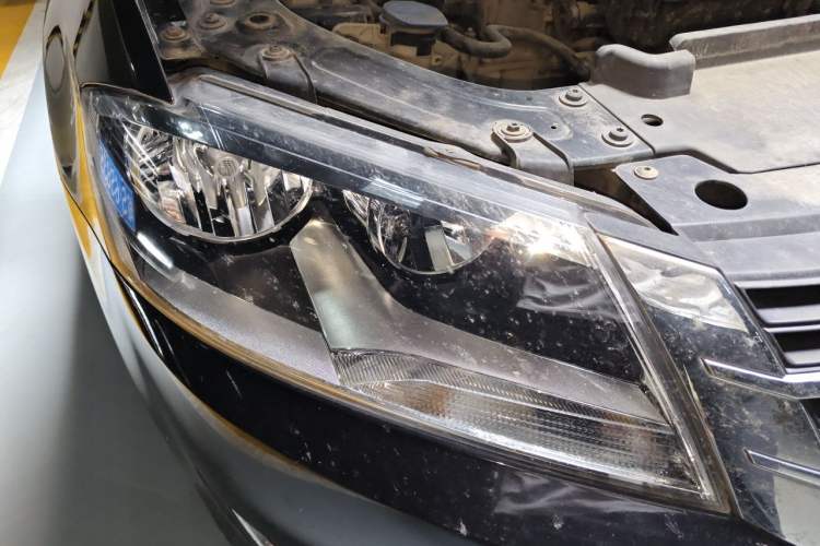Used Volkswagen Lavida 2013 Revised Classic 1.6L Manual Fashion Edition Right Front Headlight