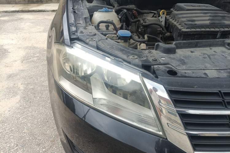 Used Volkswagen Lavida 2013 Revised Classic 1.6L Manual Fashion Edition Right Front Headlight
