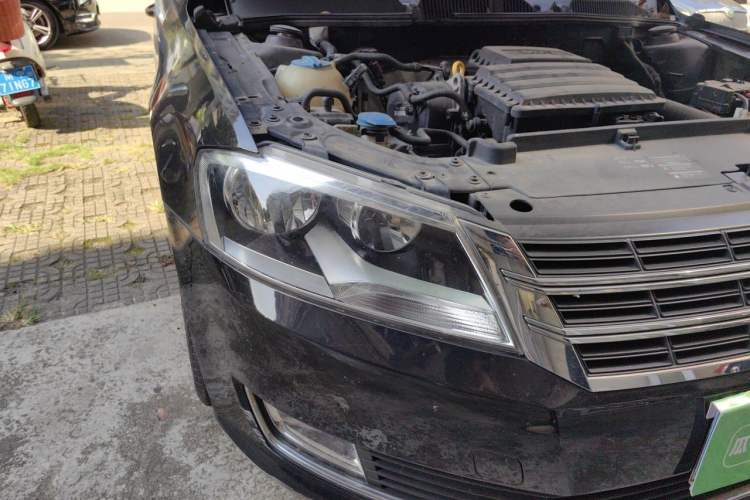 Used Volkswagen Lavida 2013 Revised Version 1.6L Automatic Luxury Edition Right Front Headlight