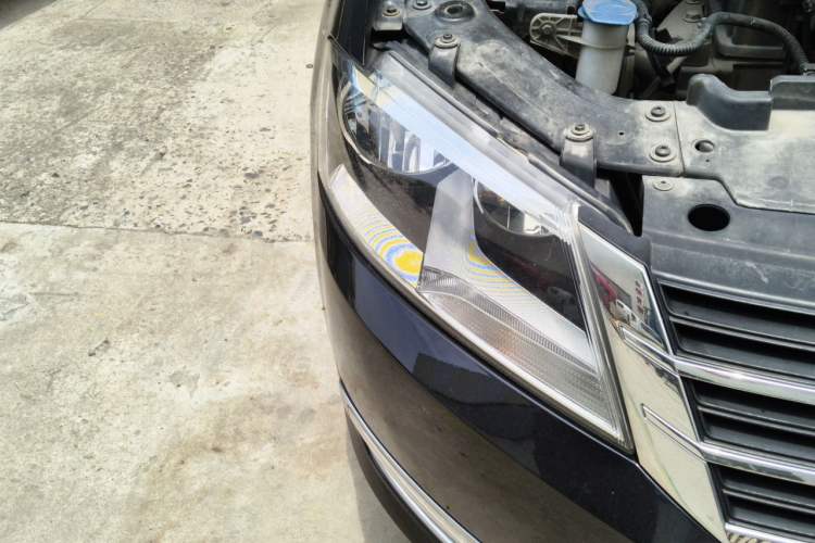 Used Volkswagen Lavida 2013 Revised Classic 1.6L Manual Fashion Edition Right Front Headlight