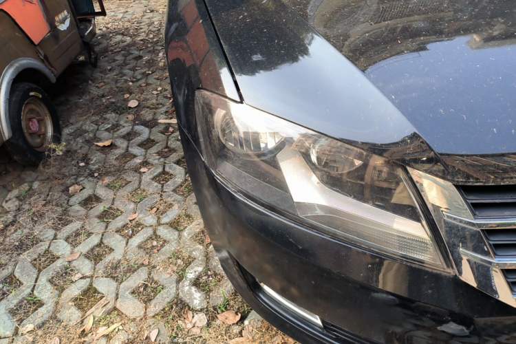 Used Volkswagen Lavida 2013 1.6L Manual Fashion Edition Right Front Headlight