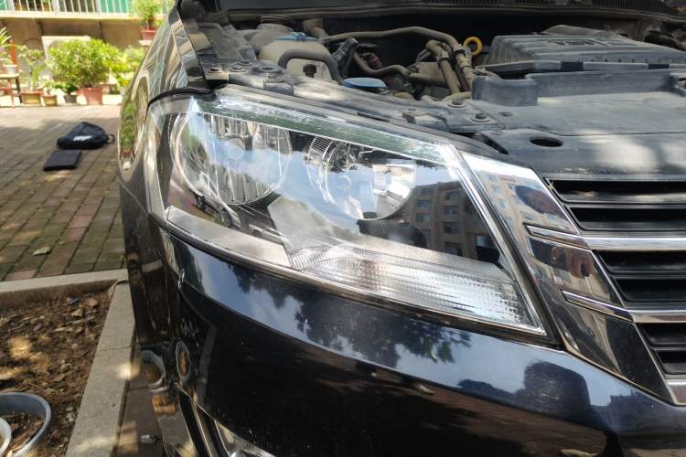 Used Volkswagen Lavida 2013 Revised Version 1.4 TSI Manual Comfort Edition Right Front Headlight