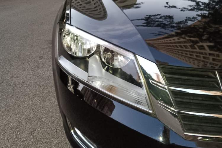 Used Volkswagen Lavida 2013 Restyled Classic 1.6L Manual Comfort Edition Right Front Headlight