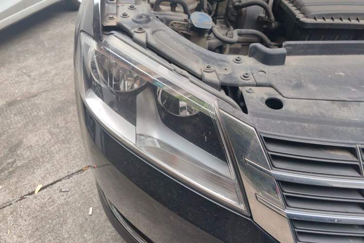 Used Volkswagen Lavida 2013 Restyled Classic 1.6L Manual Comfort Edition Right Front Headlight
