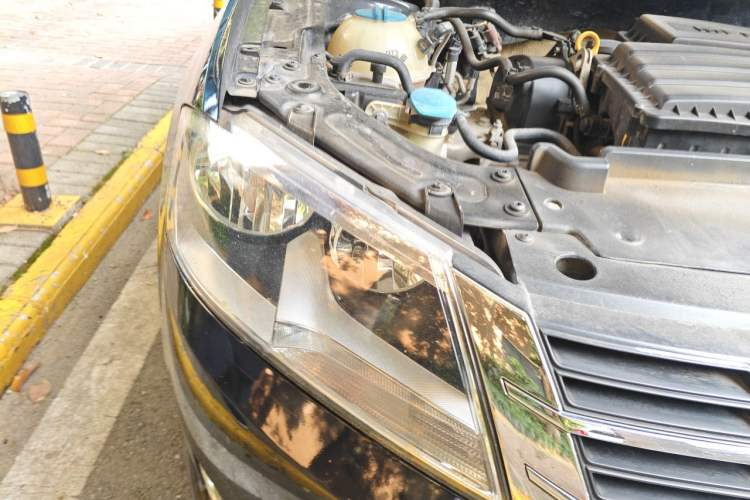 Used Volkswagen Lavida 2013 Revised Classic 1.6L Manual Fashion Edition Right Front Headlight