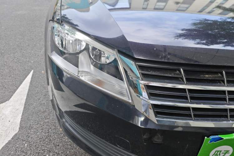 Used Volkswagen Lavida 2013 Classic 1.6L Automatic Fashion Edition Right Front Headlight