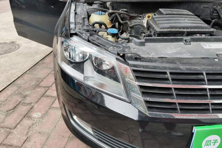 Used Volkswagen Lavida 2013 Restyled Classic 1.6L Automatic Comfort Edition Right Front Headlight