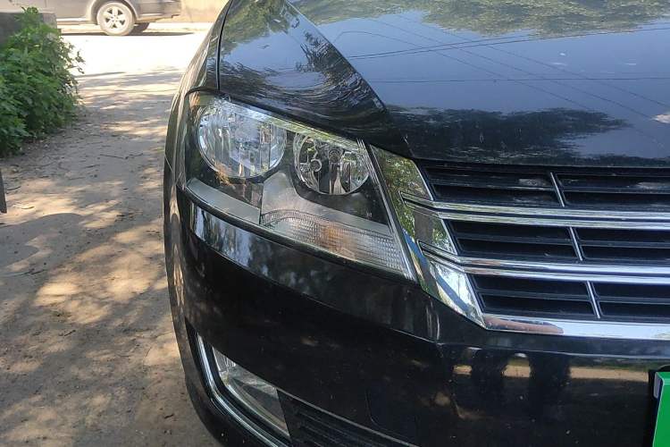 Used Volkswagen Lavida 2013 Restyled Classic 1.6L Manual Comfort Edition Right Front Headlight