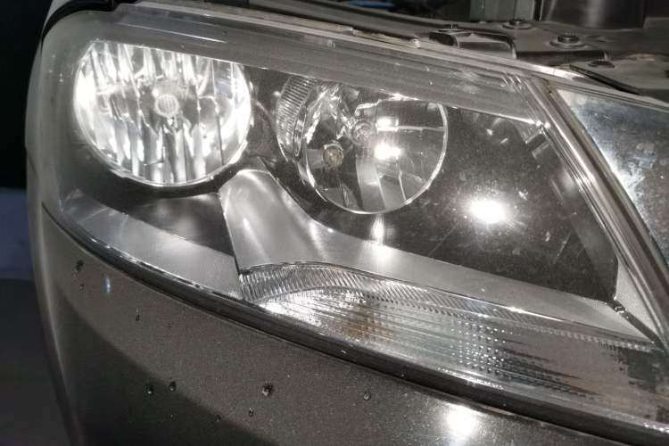 Used Volkswagen Lavida 2013 Revised Classic 1.6L Manual Fashion Edition Right Front Headlight