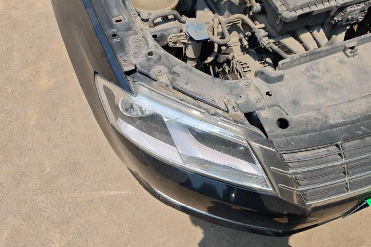 Used Volkswagen Lavida 2013 Restyled Classic 1.6L Manual Comfort Edition Right Front Headlight