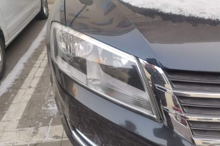 Used Volkswagen Lavida 2013 Revised Version 1.4 TSI Manual Comfort Edition Right Front Headlight