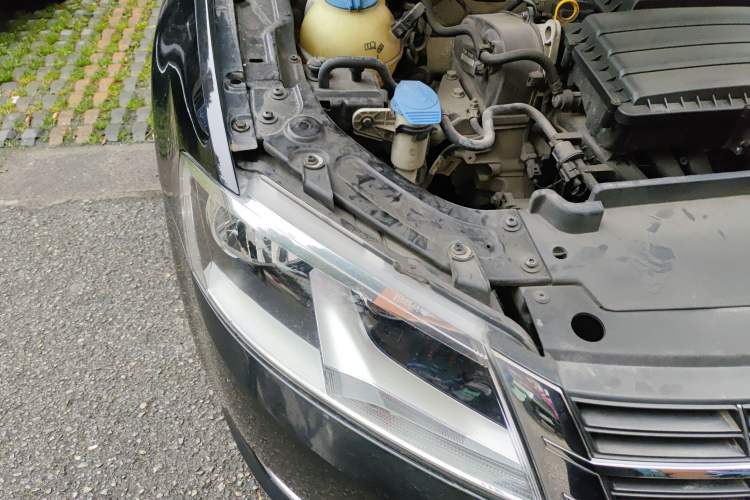 Used Volkswagen Lavida 2013 Restyled Classic 1.6L Automatic Comfort Edition Right Front Headlight