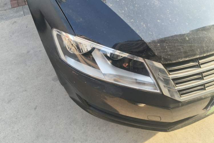 Used Volkswagen Lavida 2013 Revised Classic 1.6L Manual Fashion Edition Right Front Headlight