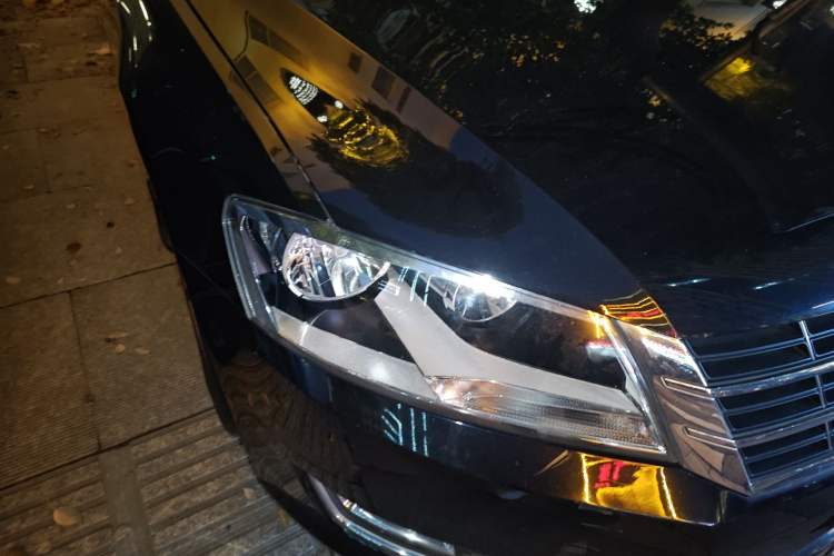 Used Volkswagen Lavida 2013 1.4TSI Manual Comfort Edition Right Front Headlight