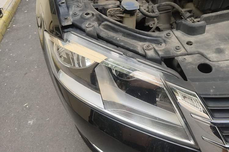 Used Volkswagen Lavida 2013 Restyled Classic 1.6L Manual Comfort Edition Right Front Headlight