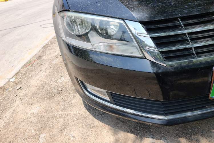 Used Volkswagen Lavida 2013 1.6L Manual Comfort Edition Right Front Headlight