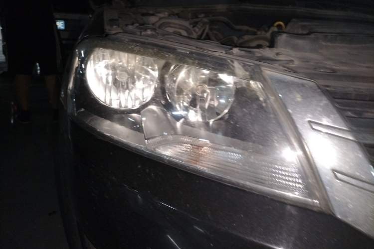 Used Volkswagen Lavida 2013 Revised Classic 1.6L Manual Fashion Edition Right Front Headlight