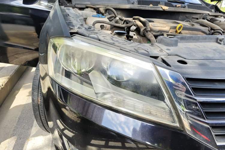 Used Volkswagen Lavida 2013 1.4TSI Manual Comfort Edition Right Front Headlight