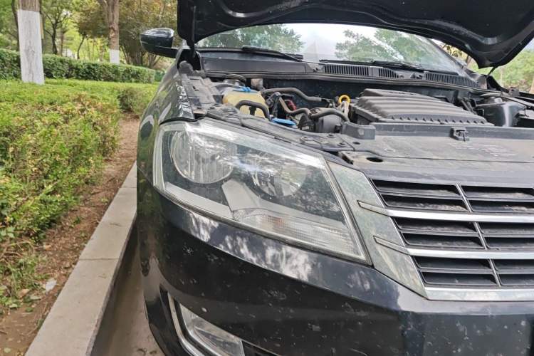 Used Volkswagen Lavida 2013 Restyled Classic 1.6L Manual Comfort Edition Right Front Headlight