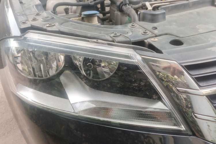 Used Volkswagen Lavida 2013 1.4TSI DSG Comfort Edition Right Front Headlight