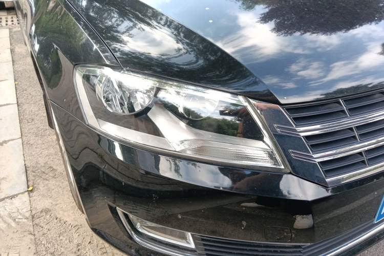 Used Volkswagen Lavida 2013 Revised Version 1.6L Automatic Luxury Edition Right Front Headlight
