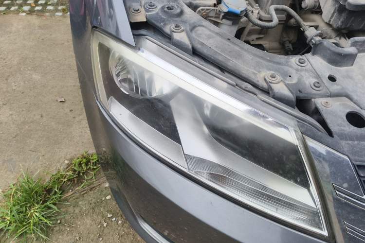 Used Volkswagen Lavida 2013 Restyled Classic 1.6L Manual Comfort Edition Right Front Headlight