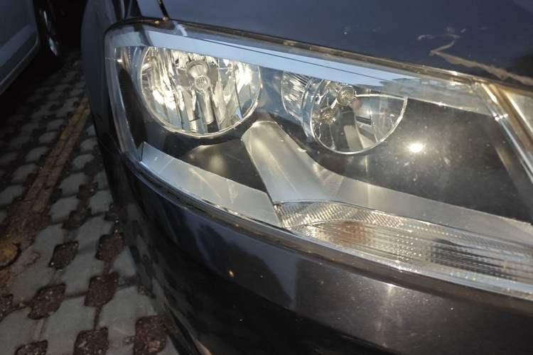 Used Volkswagen Lavida 2013 1.6L Automatic Comfort Edition Right Front Headlight