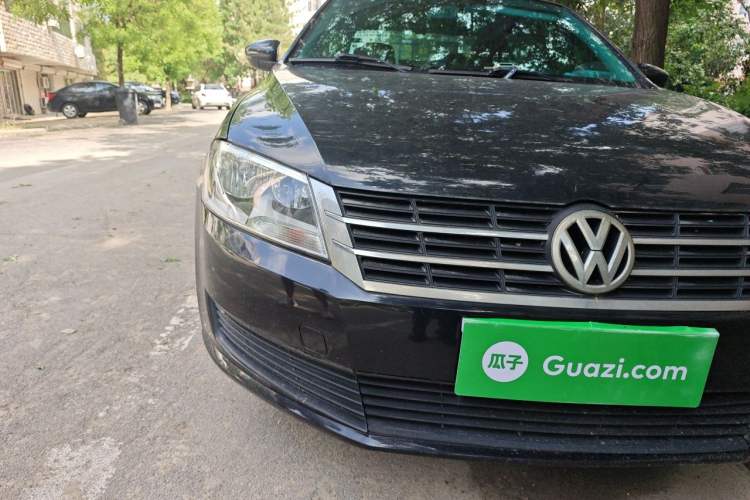 Used Volkswagen Lavida 2013 Revised Classic 1.6L Automatic Fashion Edition Right Front Headlight