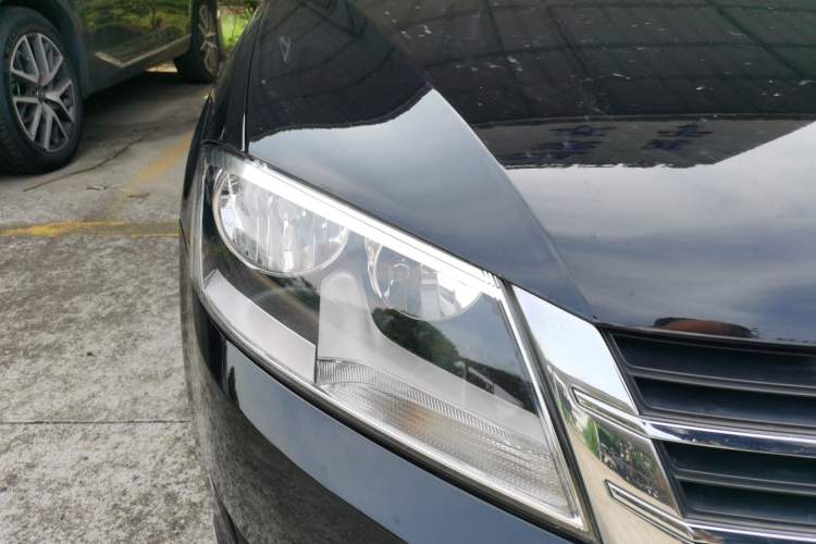Used Volkswagen Lavida 2013 Revised Classic 1.6L Automatic Fashion Edition Right Front Headlight