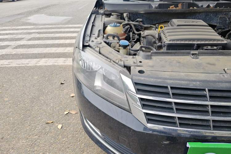 Used Volkswagen Lavida 2013 Restyled Classic 1.6L Manual Comfort Edition Right Front Headlight