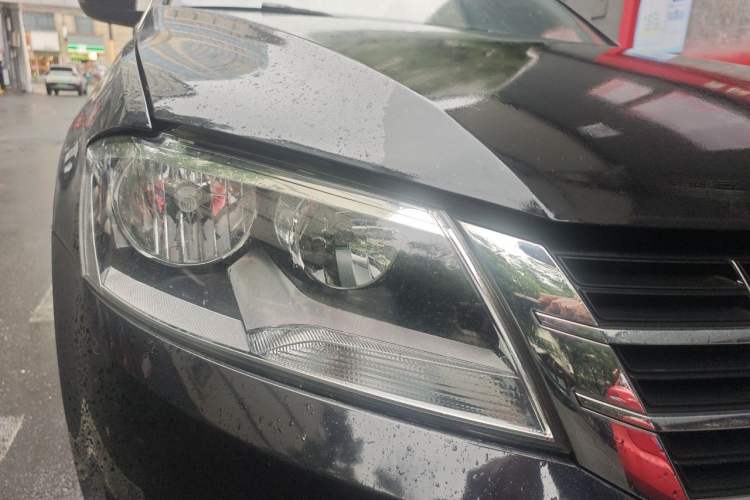 Used Volkswagen Lavida 2013 1.6L Automatic Fashion Edition Right Front Headlight