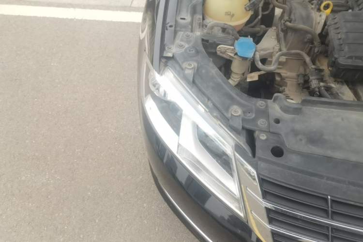Used Volkswagen Lavida 2013 Restyled Classic 1.6L Automatic Comfort Edition Right Front Headlight