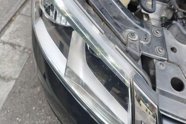 Used Volkswagen Lavida 2013 Revised Classic 1.6L Automatic Fashion Edition Right Front Headlight