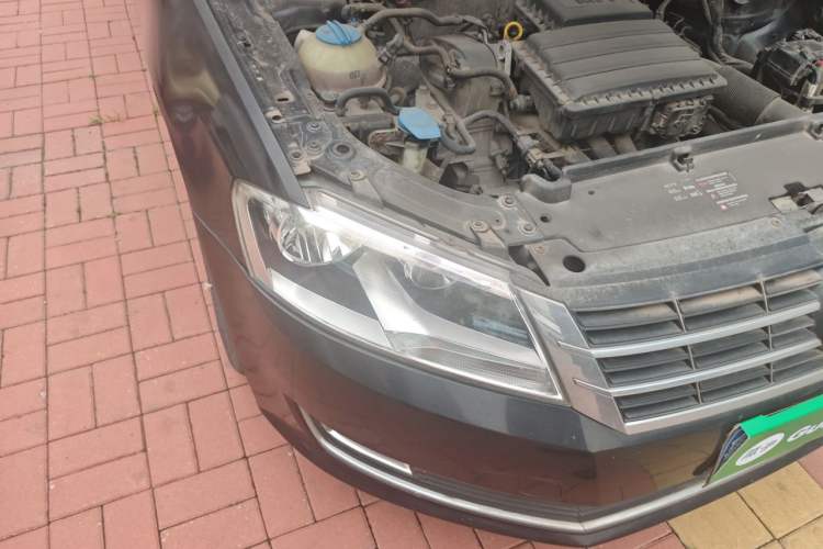 Used Volkswagen Lavida 2013 Restyled Classic 1.6L Manual Comfort Edition Right Front Headlight