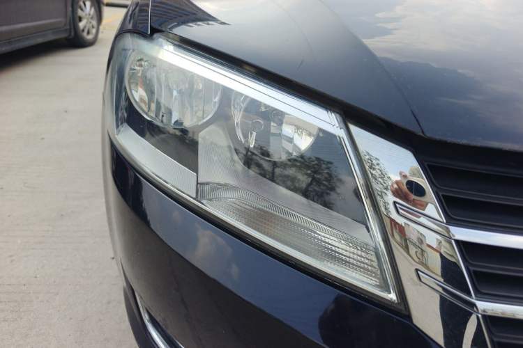Used Volkswagen Lavida 2013 Restyled Classic 1.6L Manual Comfort Edition Right Front Headlight