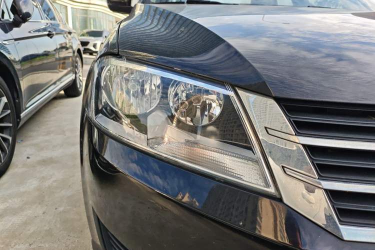 Used Volkswagen Lavida 2013 Revised Classic 1.6L Automatic Fashion Edition Right Front Headlight