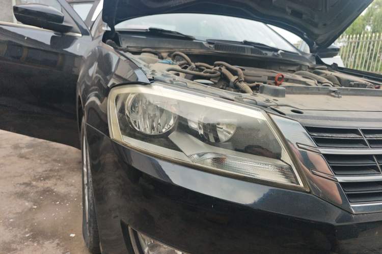 Used Volkswagen Lavida 2013 1.4TSI Manual Comfort Edition Right Front Headlight
