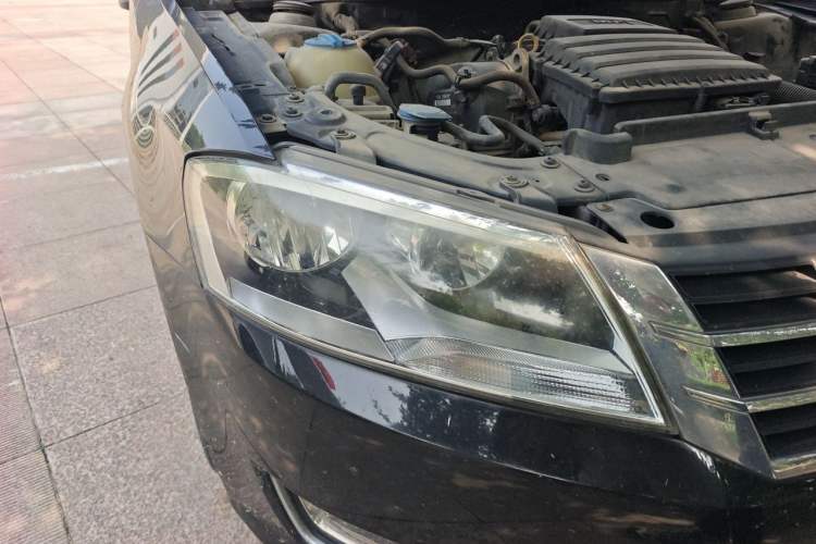 Used Volkswagen Lavida 2013 Restyled Classic 1.6L Manual Comfort Edition Right Front Headlight