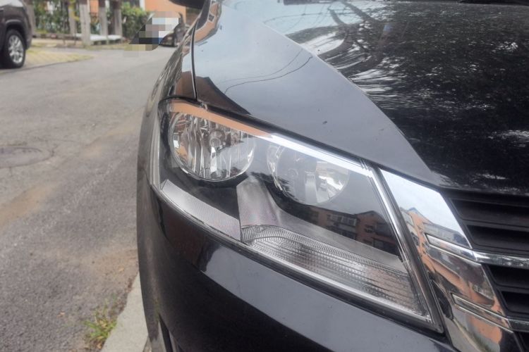 Used Volkswagen Lavida 2013 Restyled Classic 1.6L Automatic Comfort Edition Right Front Headlight