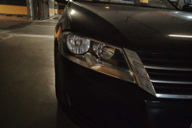 Used Volkswagen Lavida 2013 Revised Classic 1.6L Manual Fashion Edition Right Front Headlight