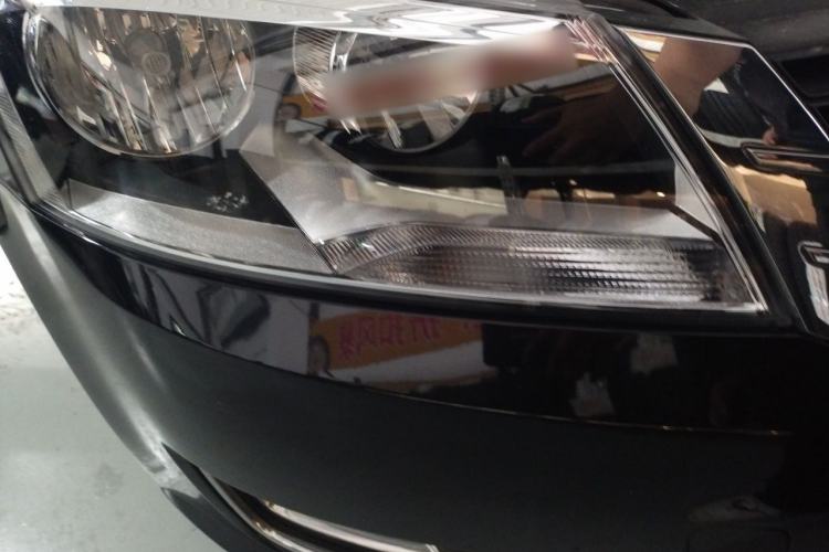 Used Volkswagen Lavida 2013 1.6L Automatic Comfort Edition Right Front Headlight