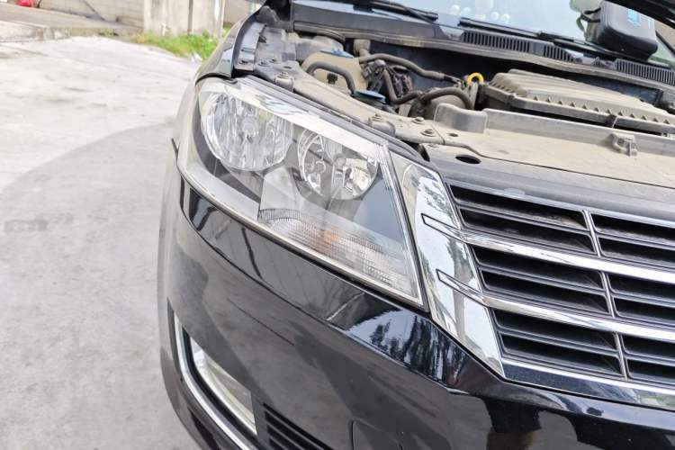 Used Volkswagen Lavida 2013 Restyled Classic 1.6L Manual Comfort Edition Right Front Headlight