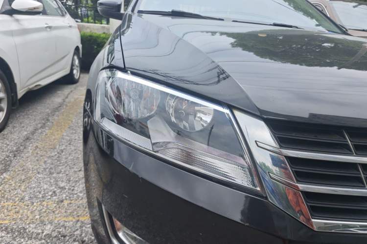 Used Volkswagen Lavida 2013 Restyled Classic 1.6L Automatic Comfort Edition Right Front Headlight