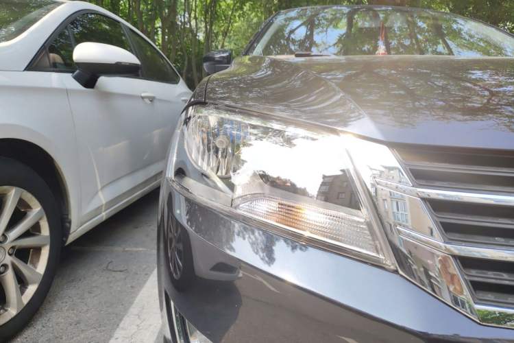 Used Volkswagen Lavida 2013 Restyled Classic 1.6L Automatic Comfort Edition Right Front Headlight