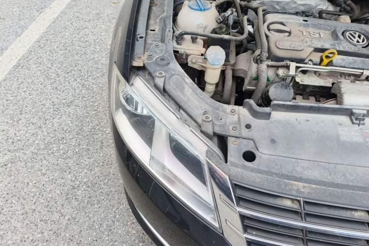 Used Volkswagen Lavida 2013 1.4TSI DSG Comfort Edition Right Front Headlight